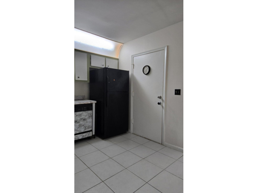 Enjoy South Fla seasonal or full-time living in Castle Gardens - photo 18
