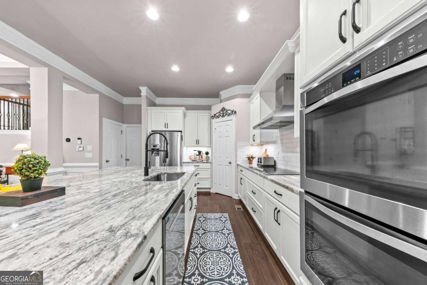 FEE SIMPLE townhome in MINT CONDITION offering one of the - photo 22