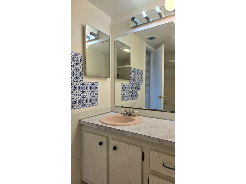 Enjoy South Fla seasonal or full-time living in Castle Gardens - photo 30
