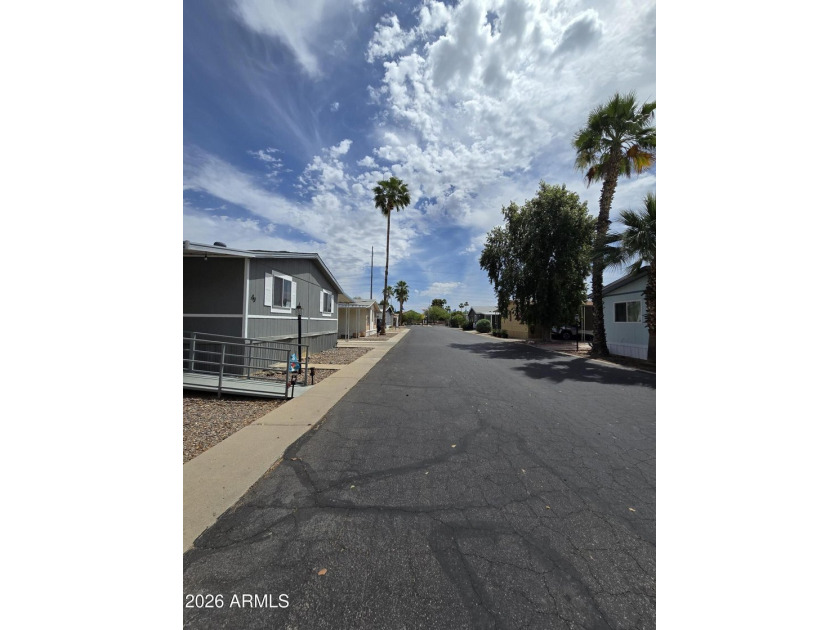 PRICED TO SELL! This is well-maintained 3-bedroom, 2-bath home - photo 33