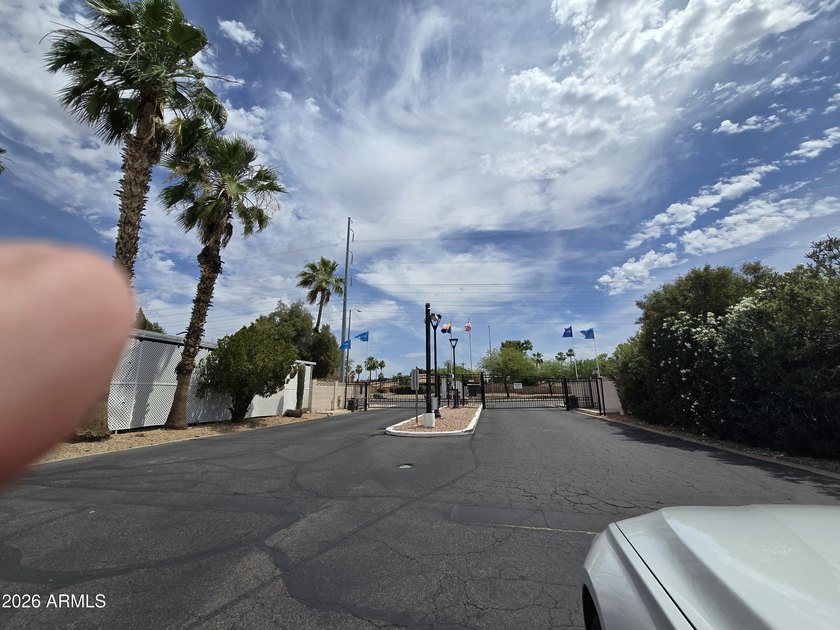PRICED TO SELL! This is well-maintained 3-bedroom, 2-bath home - photo 34