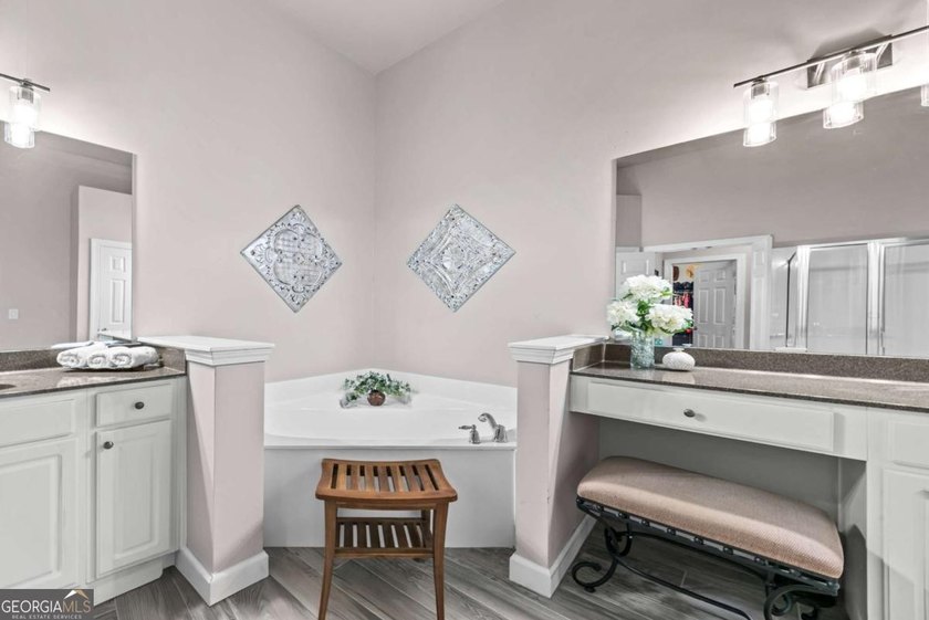 FEE SIMPLE townhome in MINT CONDITION offering one of the - photo 37