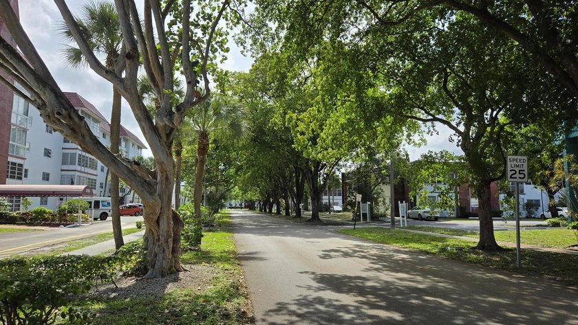 Enjoy South Fla seasonal or full-time living in Castle Gardens - photo 37