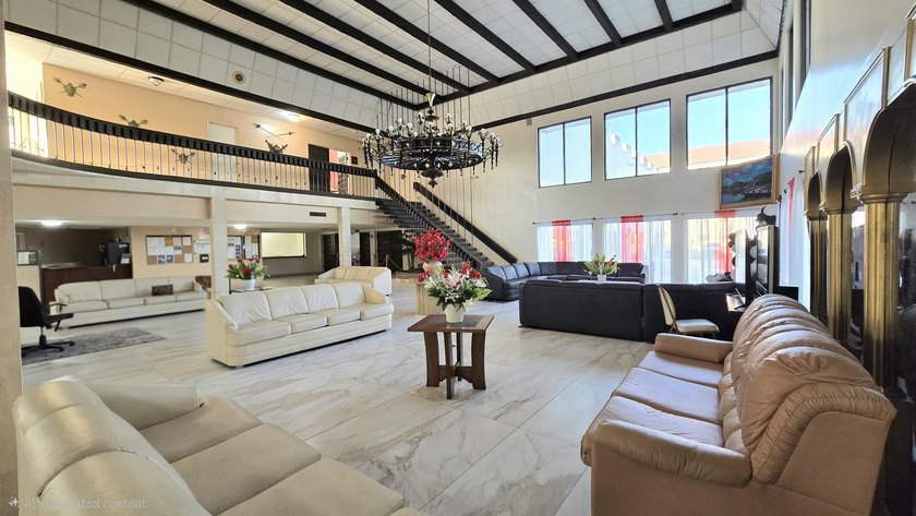 Enjoy South Fla seasonal or full-time living in Castle Gardens - photo 40