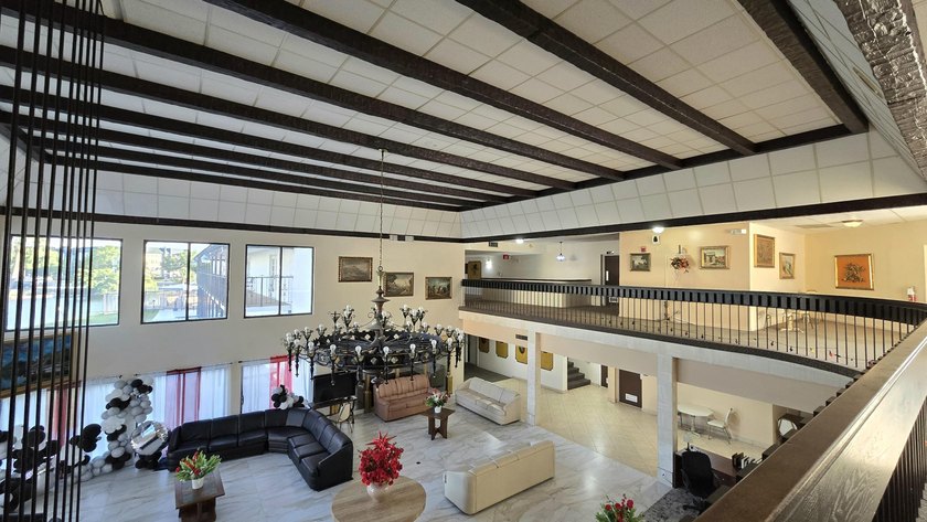Enjoy South Fla seasonal or full-time living in Castle Gardens - photo 50