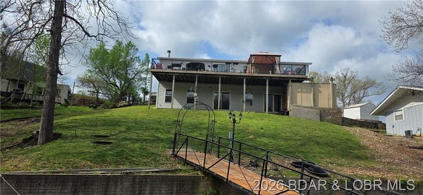 Large lakefront family home tucked back in a protective cove for - photo 26