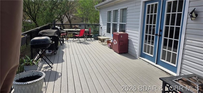 Large lakefront family home tucked back in a protective cove for - photo 28