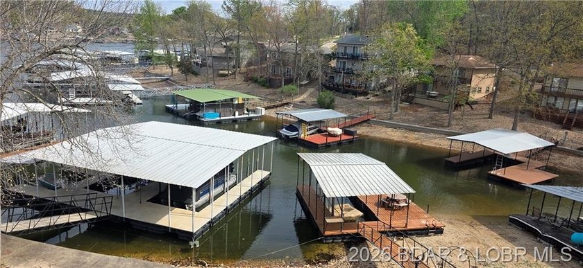 Large lakefront family home tucked back in a protective cove for - photo 42