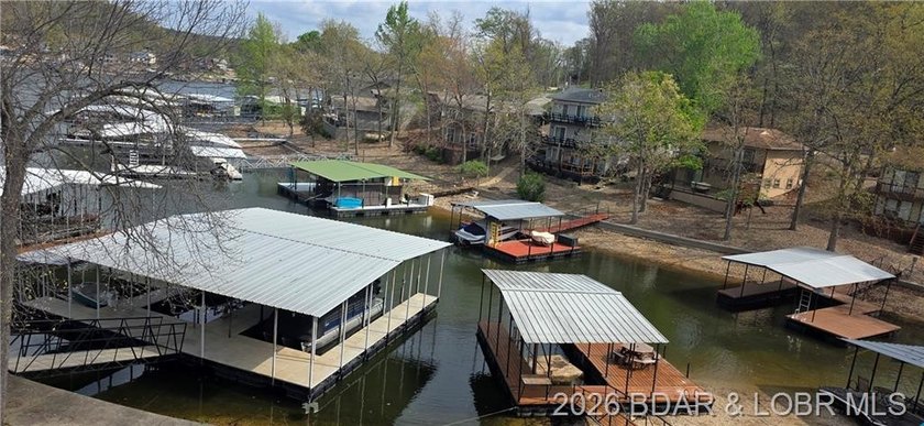 Large lakefront family home tucked back in a protective cove for - photo 43