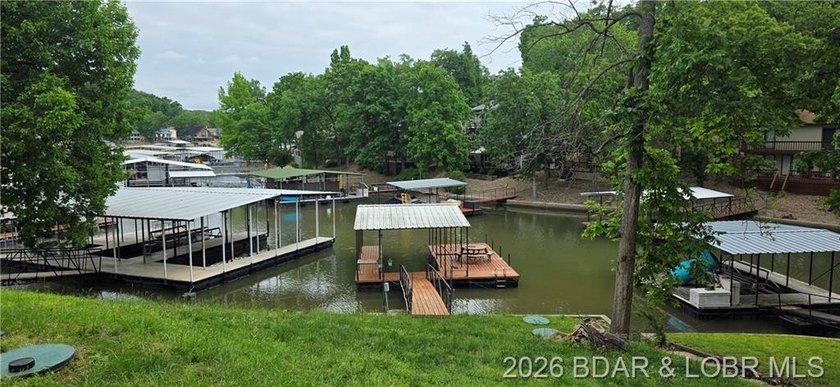 Large lakefront family home tucked back in a protective cove for - photo 49