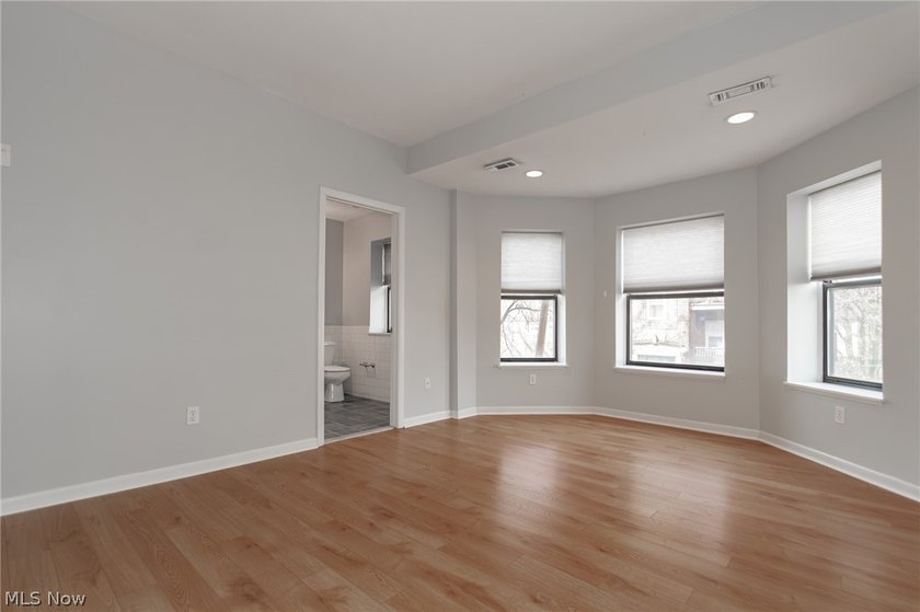 Welcome home to this beautifully updated 2 bedroom, 2 bathroom - photo 14