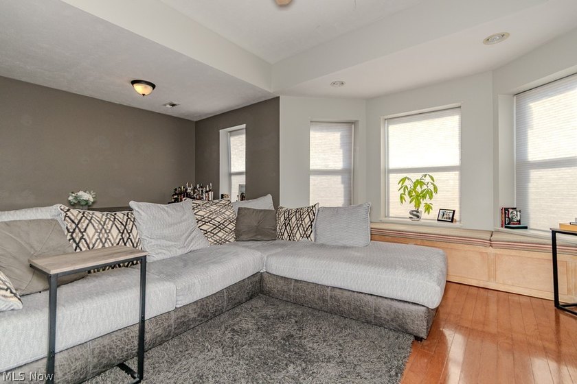 Welcome home to this beautifully updated 2 bedroom, 2 bathroom - photo 15