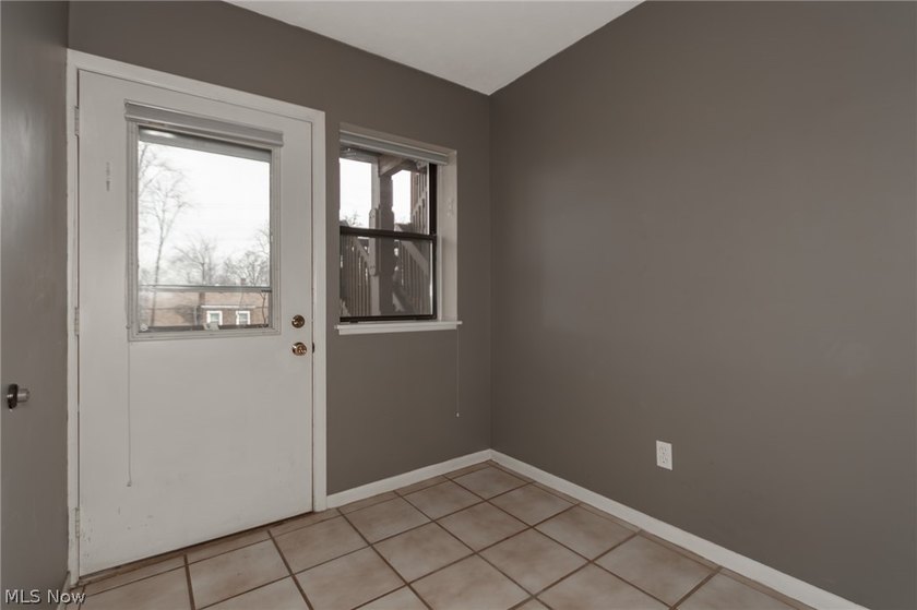 Welcome home to this beautifully updated 2 bedroom, 2 bathroom - photo 18