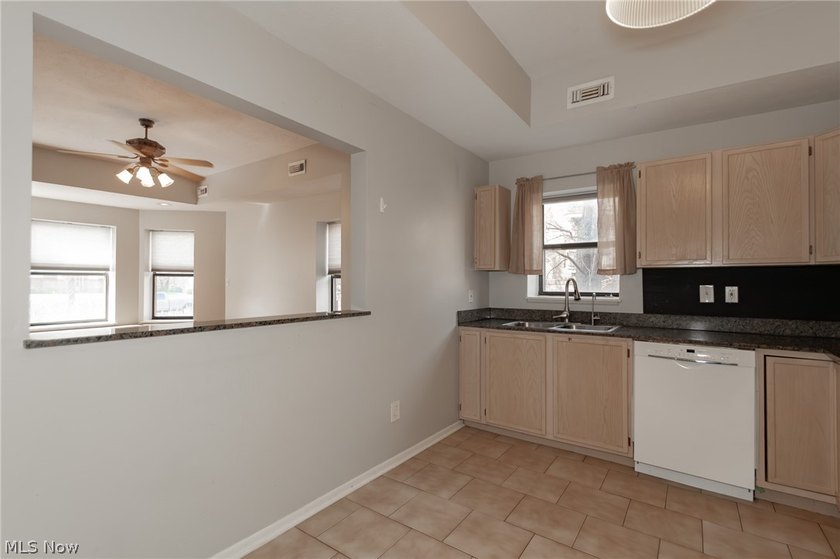 Welcome home to this beautifully updated 2 bedroom, 2 bathroom - photo 19