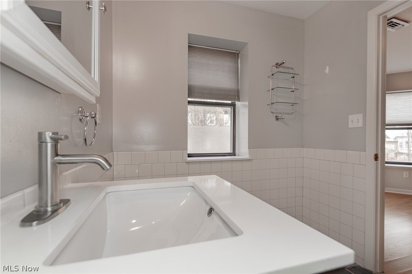Welcome home to this beautifully updated 2 bedroom, 2 bathroom - photo 32
