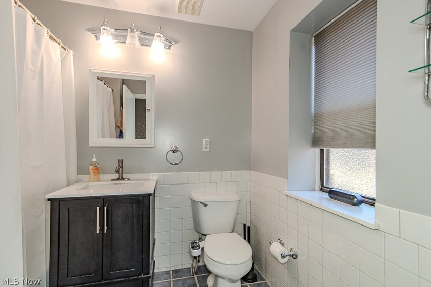 Welcome home to this beautifully updated 2 bedroom, 2 bathroom - photo 34
