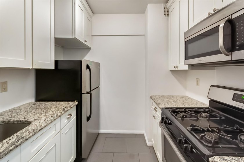 Come see this oversized alcove studio with extremely low - photo 4