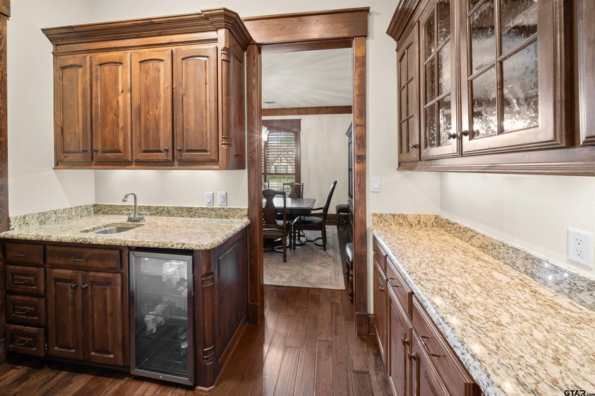 Welcome to 6987 Canal St. in the prestigious Oak Hollow - photo 12