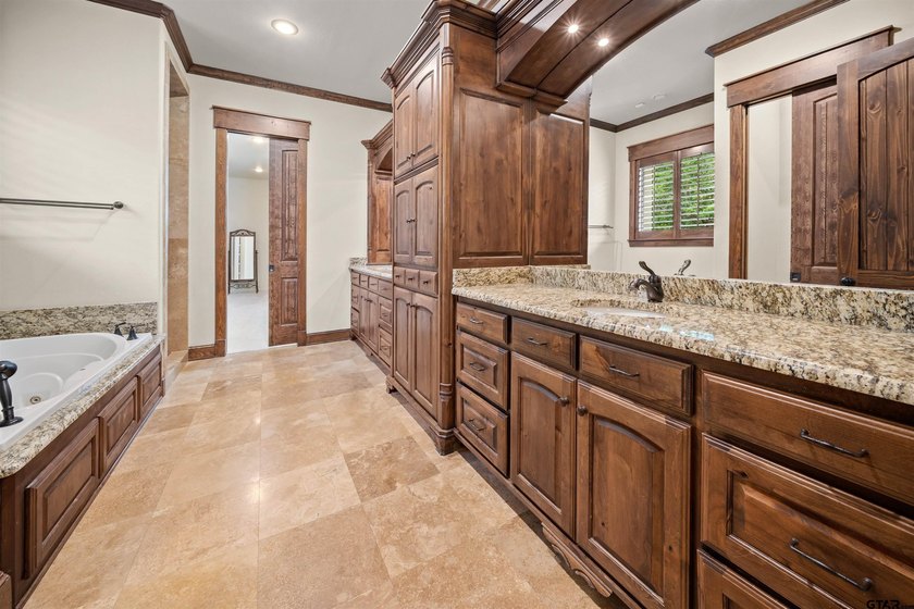 Welcome to 6987 Canal St. in the prestigious Oak Hollow - photo 17