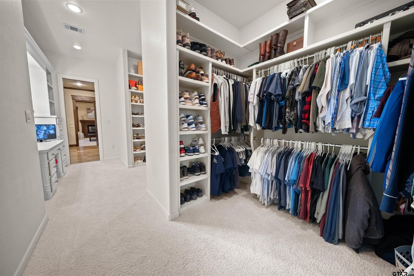 Welcome to 6987 Canal St. in the prestigious Oak Hollow - photo 20