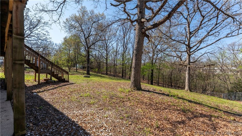 Welcome home to this spacious and beautifully updated 5-bedroom - photo 27