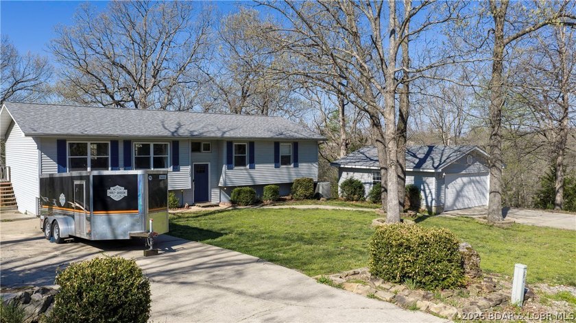 Welcome home to this spacious and beautifully updated 5-bedroom - photo 30