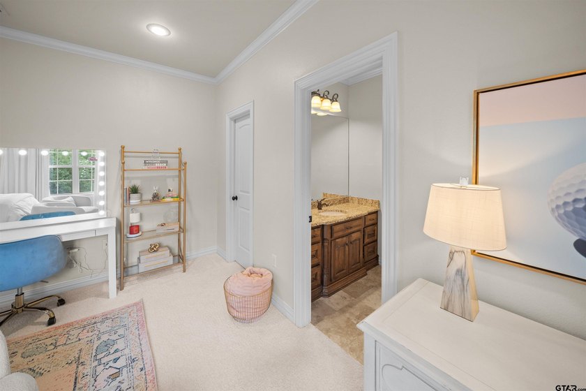Welcome to 6987 Canal St. in the prestigious Oak Hollow - photo 32