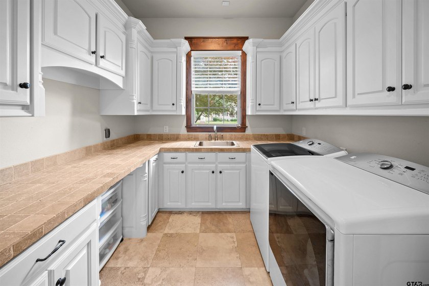 Welcome to 6987 Canal St. in the prestigious Oak Hollow - photo 36