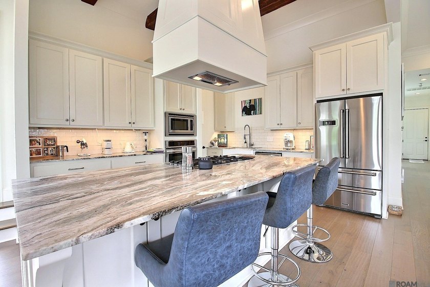 Stunning with a true stately presence, this beautifully designed - photo 12