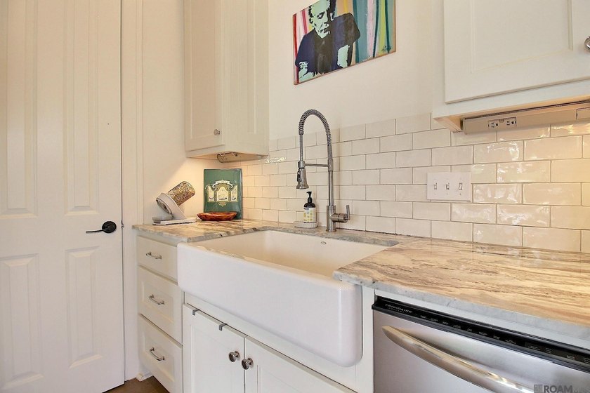 Stunning with a true stately presence, this beautifully designed - photo 16