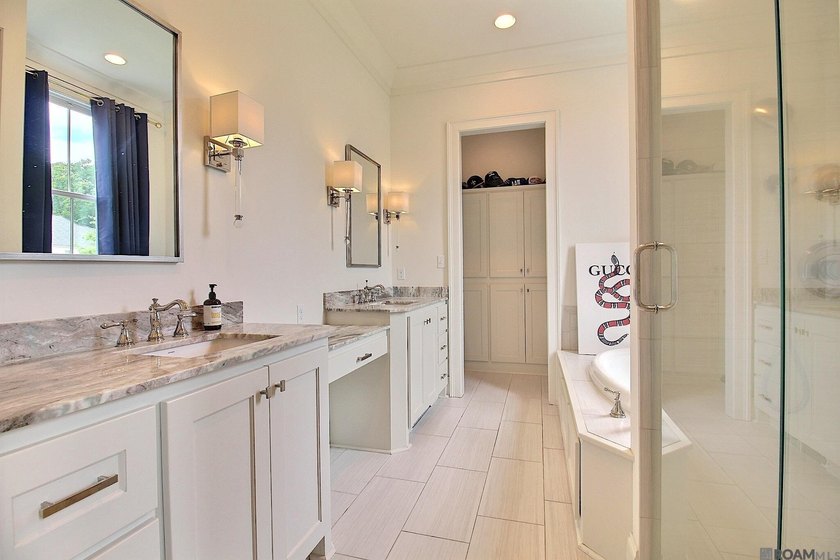 Stunning with a true stately presence, this beautifully designed - photo 18