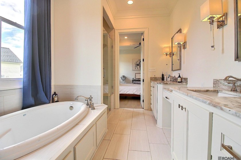 Stunning with a true stately presence, this beautifully designed - photo 19