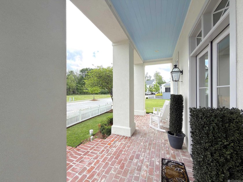 Stunning with a true stately presence, this beautifully designed - photo 31