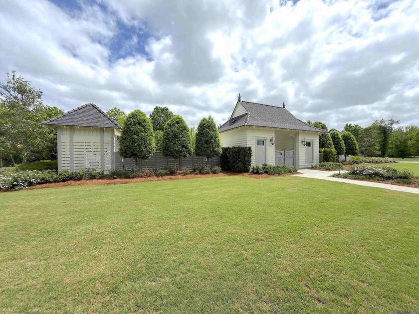 Stunning with a true stately presence, this beautifully designed - photo 38