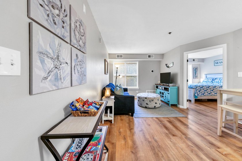 Location, Location, Location! Great opportunity to own a - photo 2