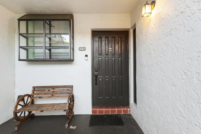Highly desirable gated Villas at Meadow Lakes, an investor- and - photo 4