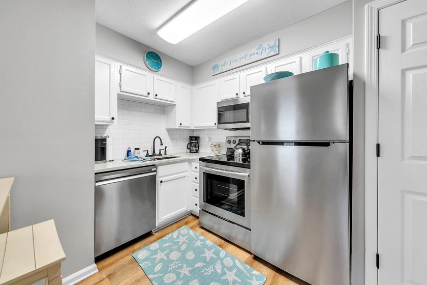 Location, Location, Location! Great opportunity to own a - photo 9
