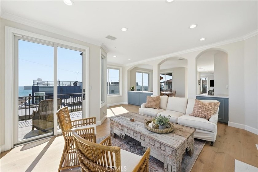 LOCATED JUST FOUR HOUSES FROM THE STRAND, this beautifully - photo 11