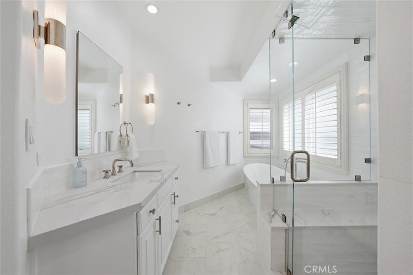 LOCATED JUST FOUR HOUSES FROM THE STRAND, this beautifully - photo 22