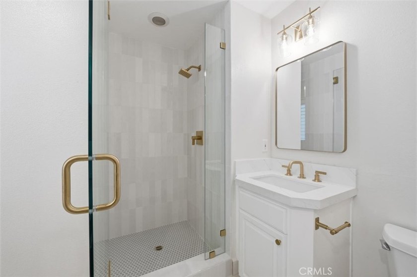 LOCATED JUST FOUR HOUSES FROM THE STRAND, this beautifully - photo 26