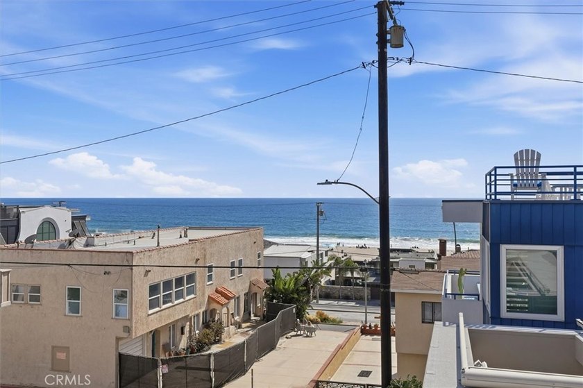 LOCATED JUST FOUR HOUSES FROM THE STRAND, this beautifully - photo 33