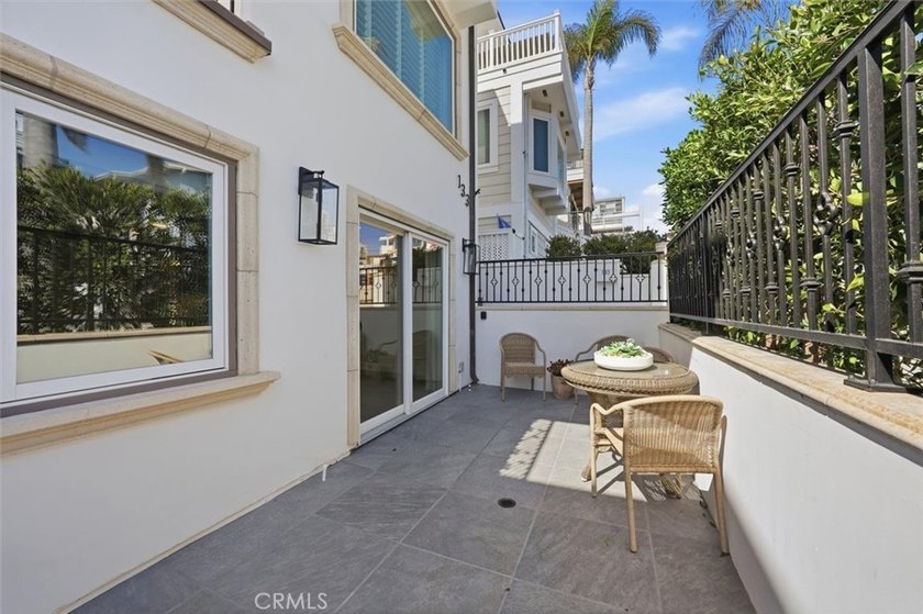 LOCATED JUST FOUR HOUSES FROM THE STRAND, this beautifully - photo 35