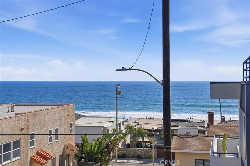 LOCATED JUST FOUR HOUSES FROM THE STRAND, this beautifully - photo 38
