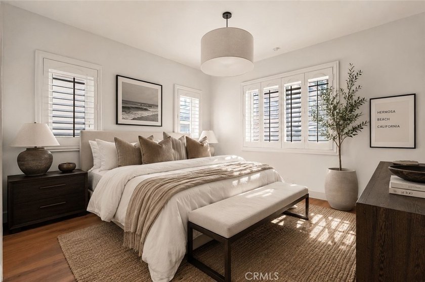 LOCATED JUST FOUR HOUSES FROM THE STRAND, this beautifully - photo 41