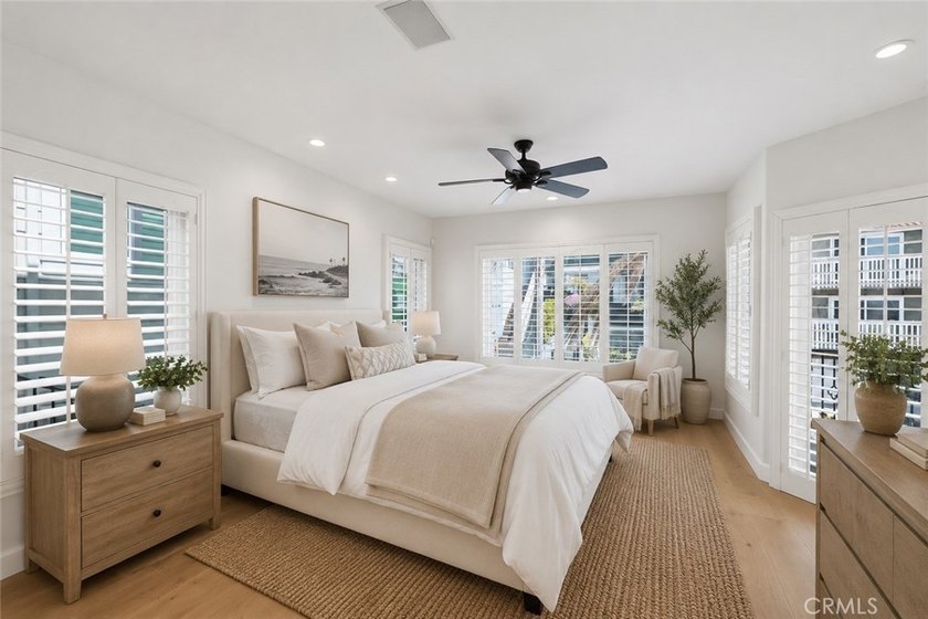 LOCATED JUST FOUR HOUSES FROM THE STRAND, this beautifully - photo 44