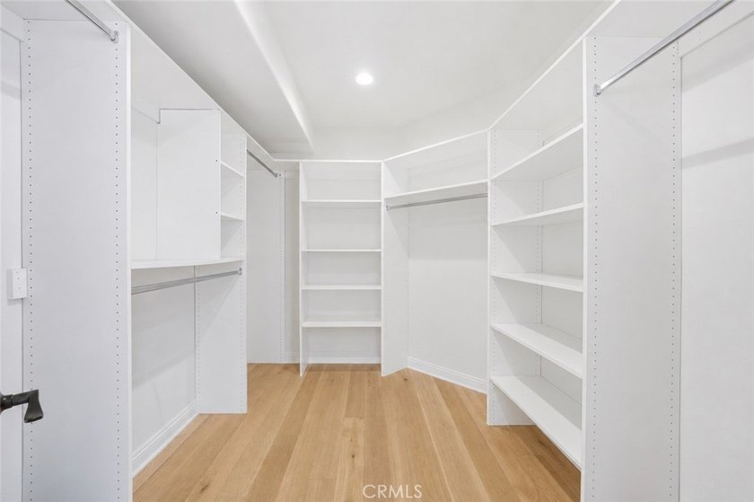 LOCATED JUST FOUR HOUSES FROM THE STRAND, this beautifully - photo 46