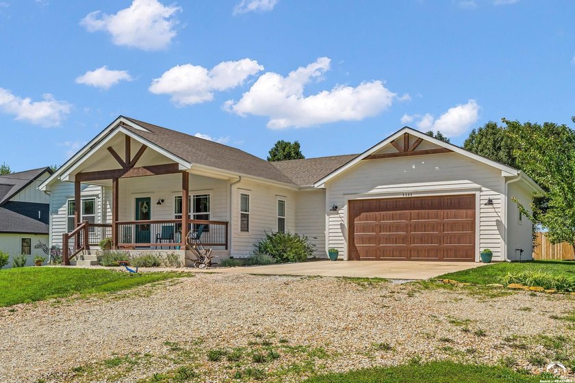 A beautifully designed ranch home located on a spacious lot in - photo 2