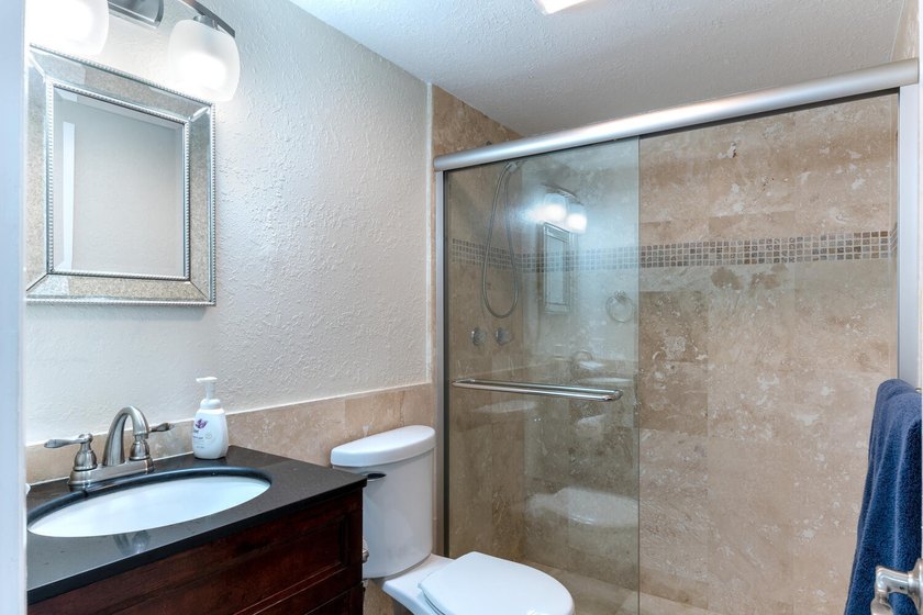 Beautiful furnished 2 bedroom 2 bath unit with open kitchen and - photo 14
