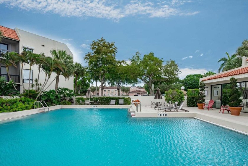 Beautiful furnished 2 bedroom 2 bath unit with open kitchen and - photo 19
