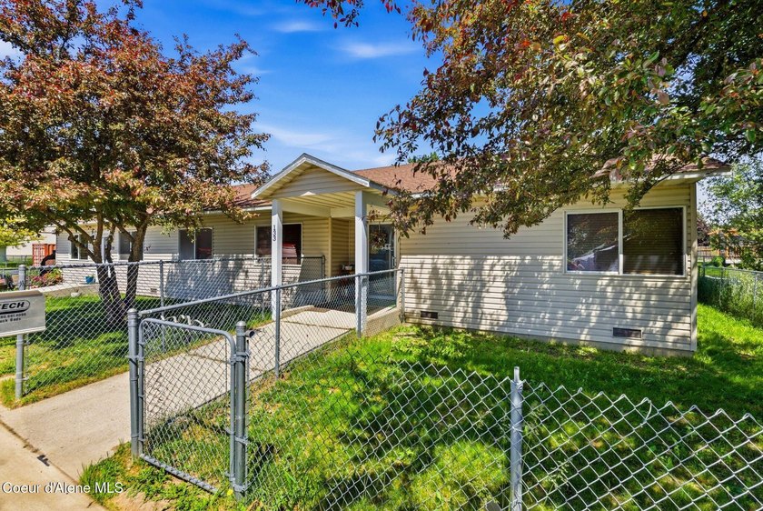 Excellent mixed-use investment opportunity featuring a - photo 3